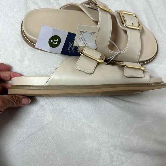 Universal Thread Cream Gold Buckle Sandals - Picture 5 of 10
